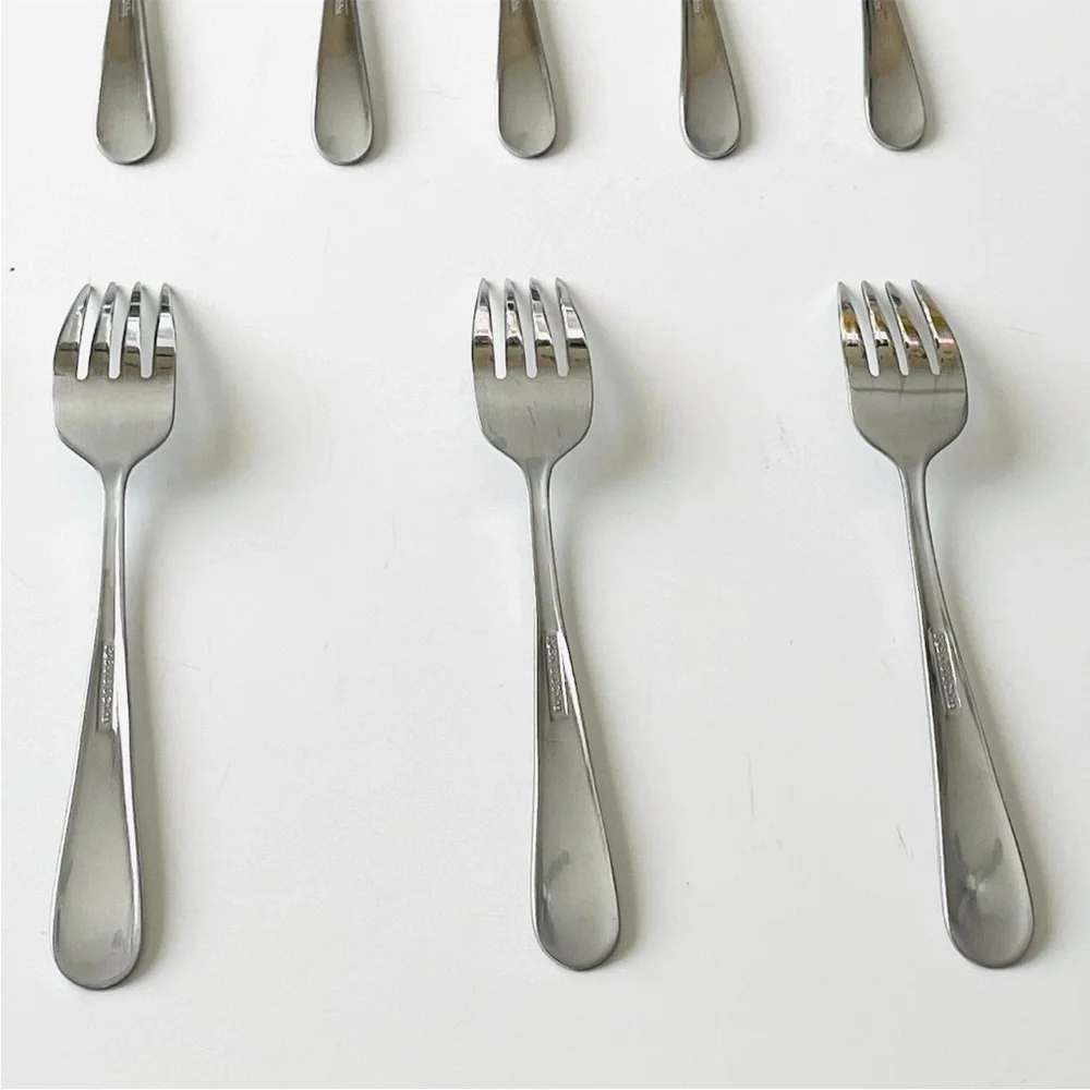 Reed & Barton Stainless 18/0 Flatware 16 Pieces